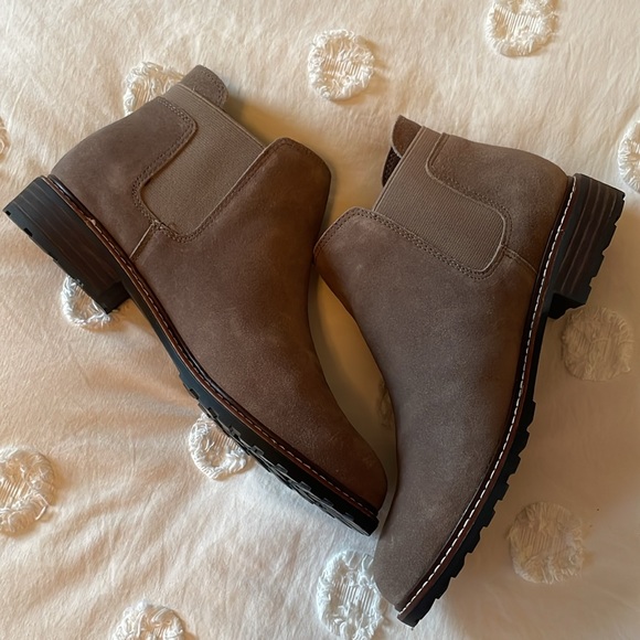 Me Too Low Heel Boot - Picture 8 of 10